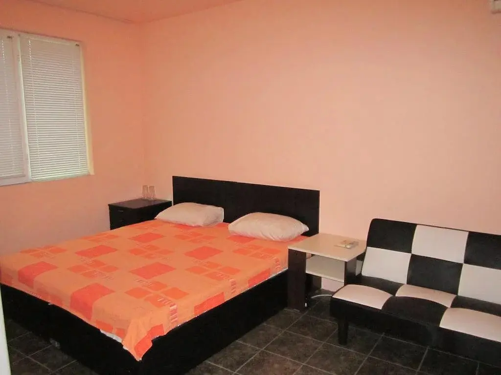 Карджали: Guest House Dobrev