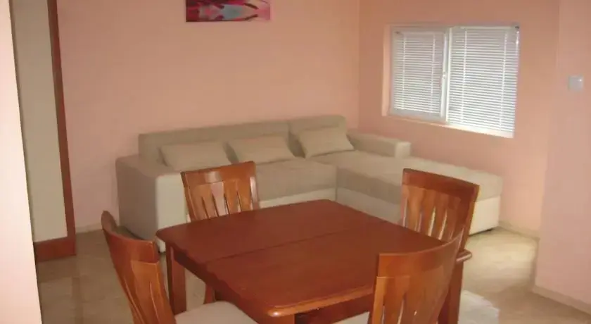 Поморие: Ahinora Apartments