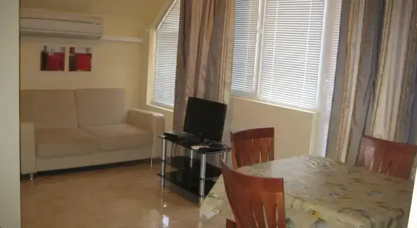 Поморие: Ahinora Apartments
