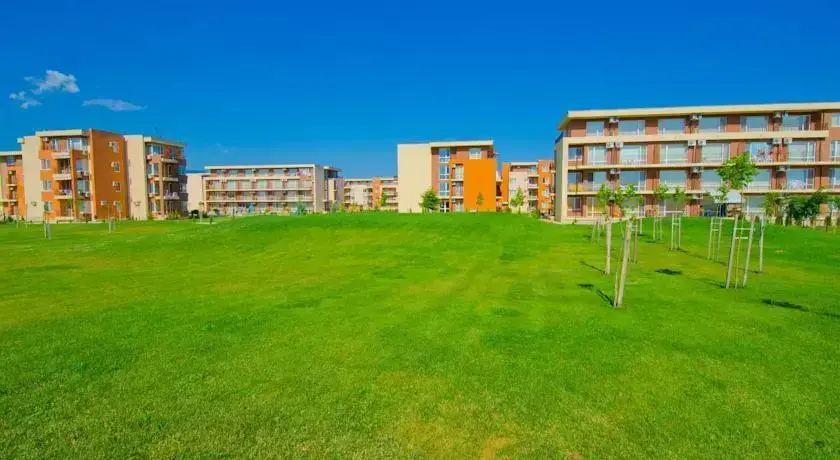 Солнечный берег: Holiday Garden Hotel