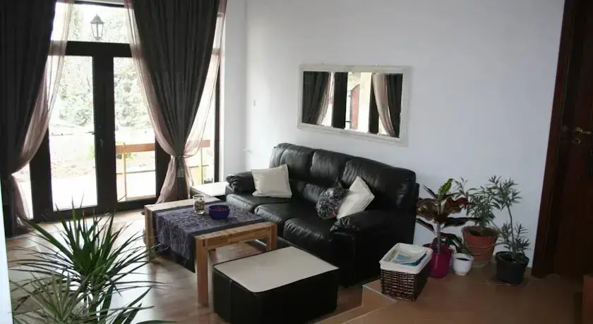 Карджали: Stoyanova House