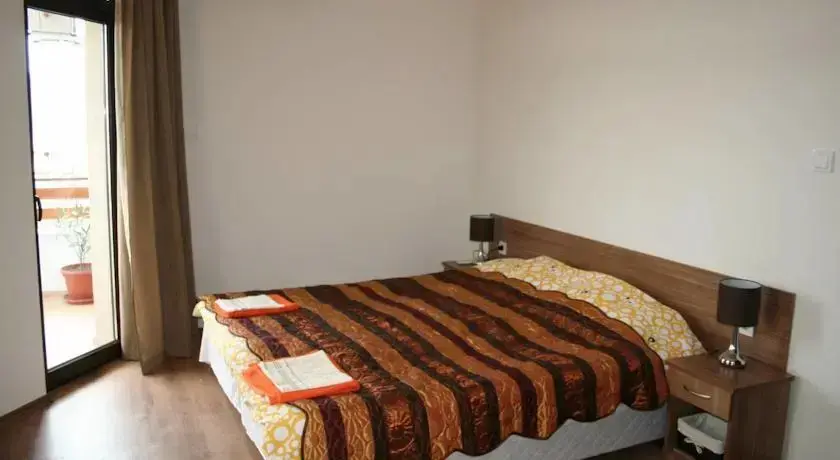 Карджали: Stoyanova House