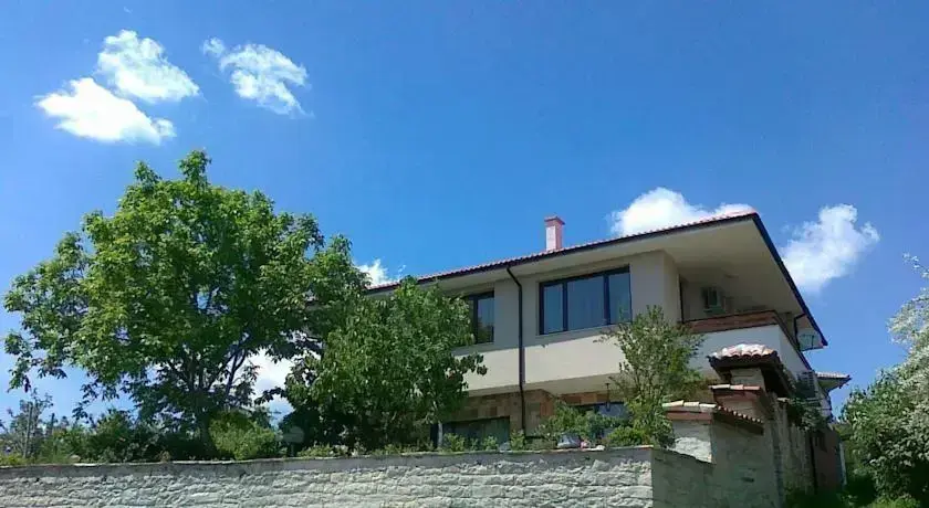 Карджали: Stoyanova House