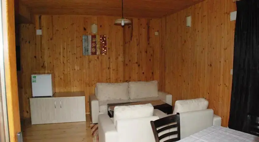 Троян: Aqua Terra Holiday Village