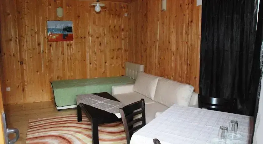 Троян: Aqua Terra Holiday Village