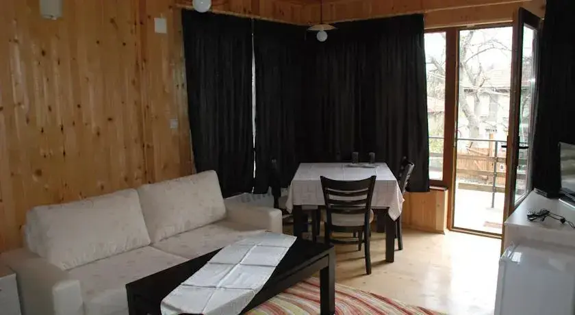 Троян: Aqua Terra Holiday Village