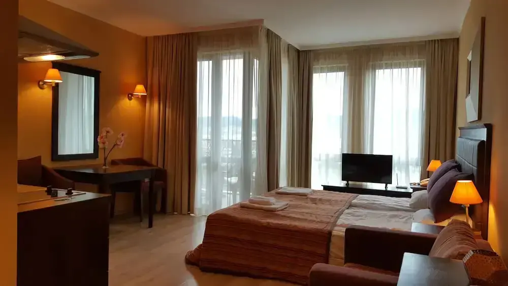 Солнечный берег: Sandapart Royal Beach Apartments