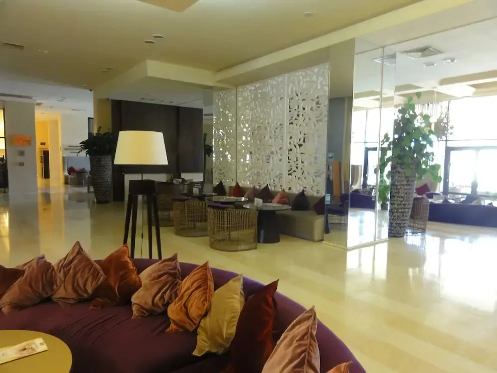 Солнечный берег: Sandapart Royal Beach Apartments