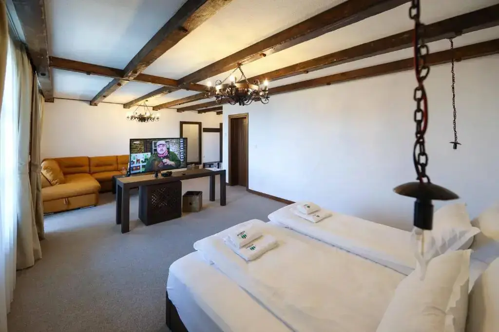 Лещен: Hotel Leshten