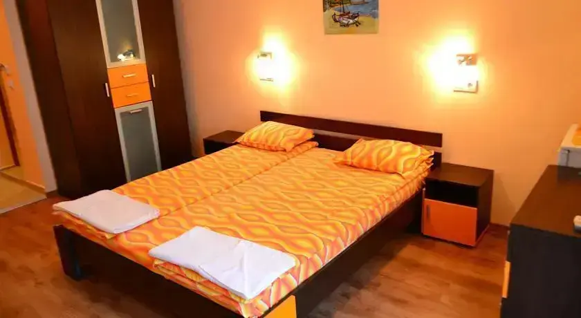 Приморско: Demirevi Guest Rooms