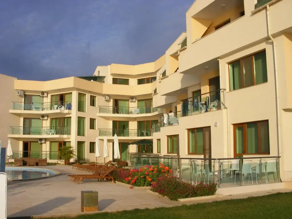 Golf Apartments — фото 1