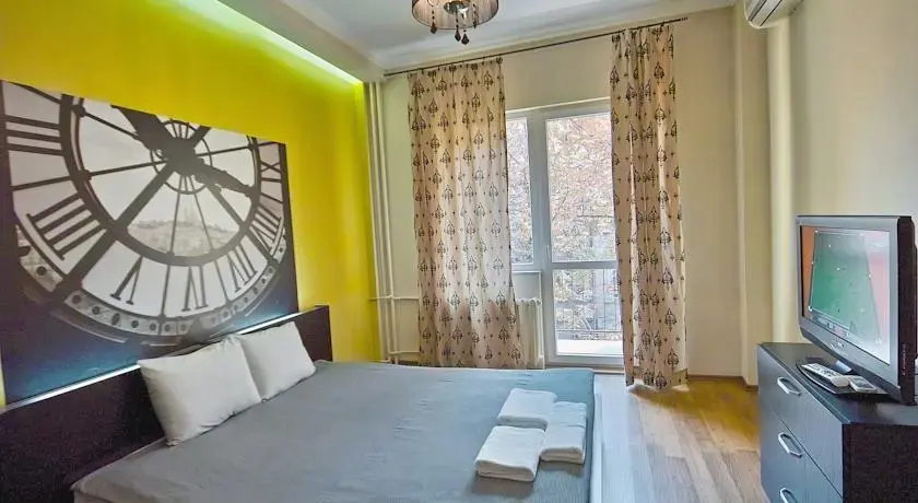 София: Silver Apartment