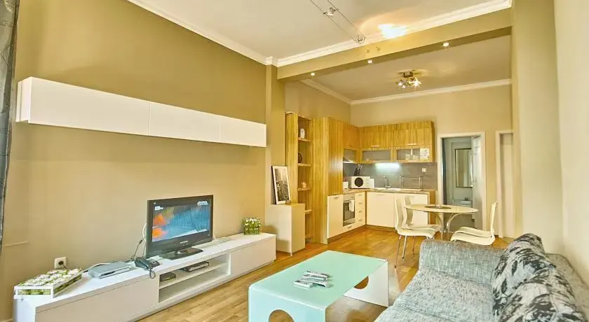 София: Silver Apartment
