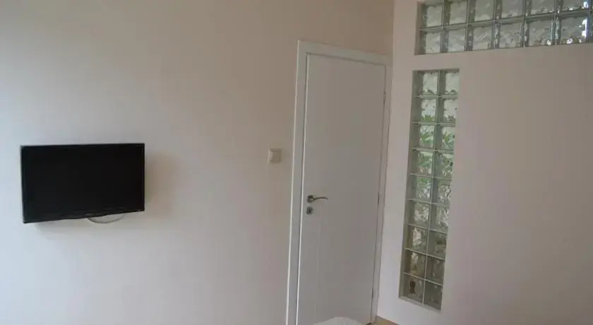 Солнечный берег: Peevi Apartments