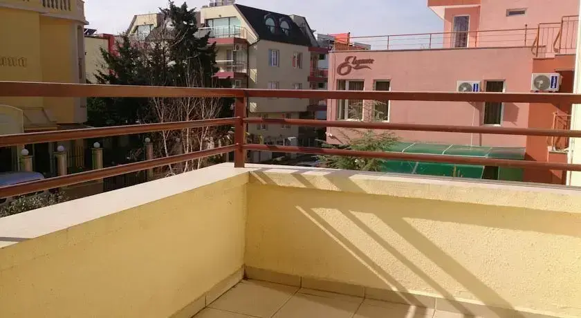 Несебр: Guest House Jussi