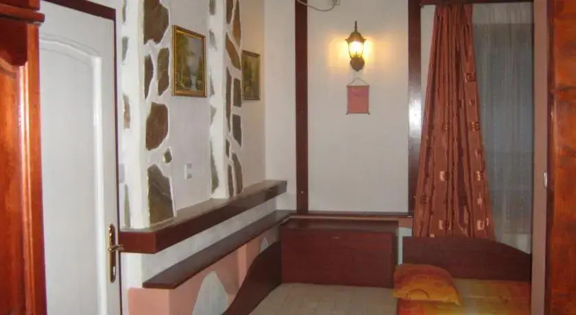 Сапарева баня: Guest House Flora