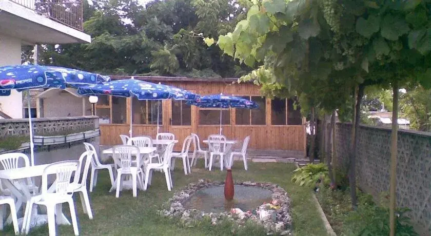 Бяла: Krimski Guest House and Bungalows