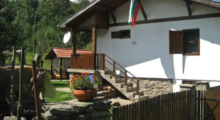 Троян: Necho Guest House