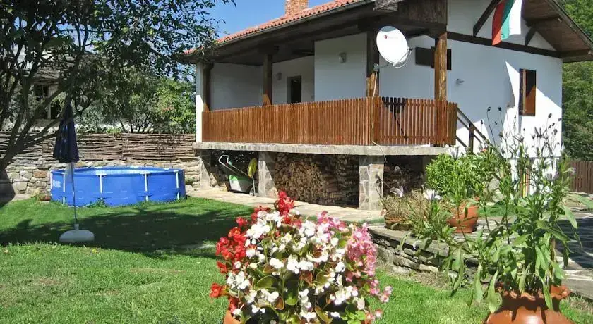 Троян: Necho Guest House