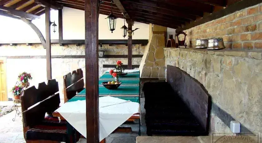 Боженци: Hadji Hristovata House