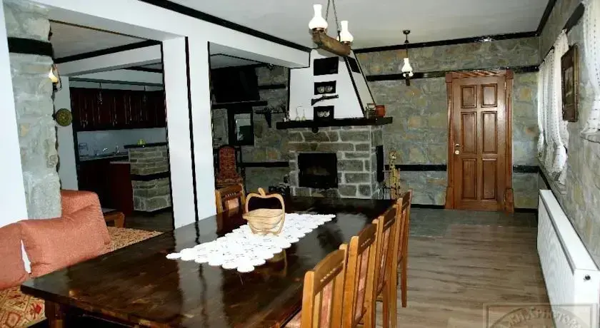 Боженци: Hadji Hristovata House