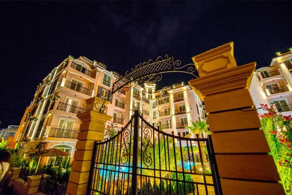 Солнечный берег: Romance Marine Hotel