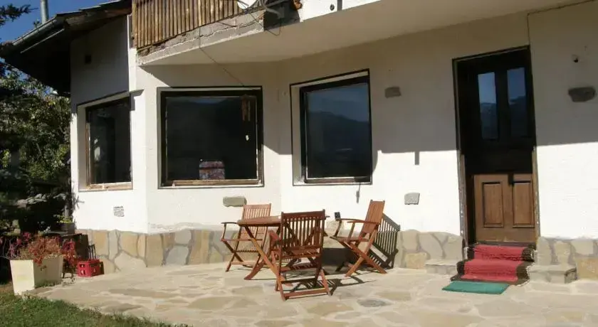 Троян: Kiparisite Guest House