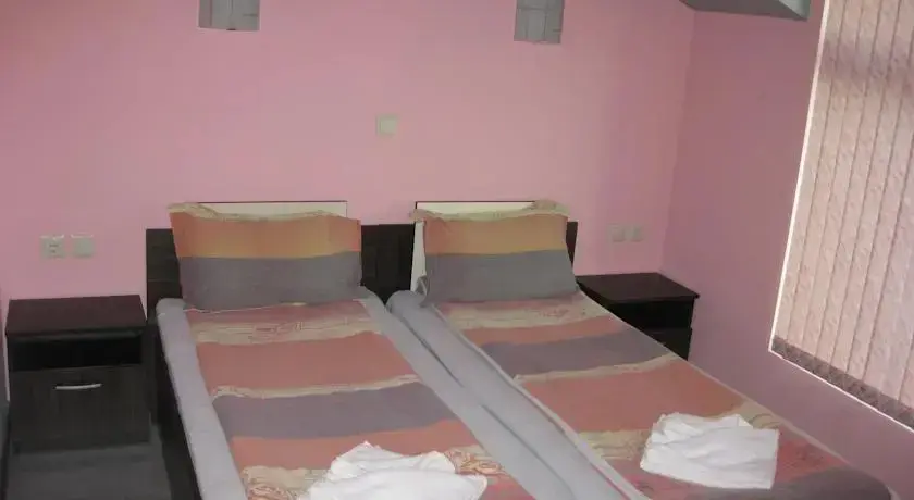 Сапарева баня: Guest House Deya