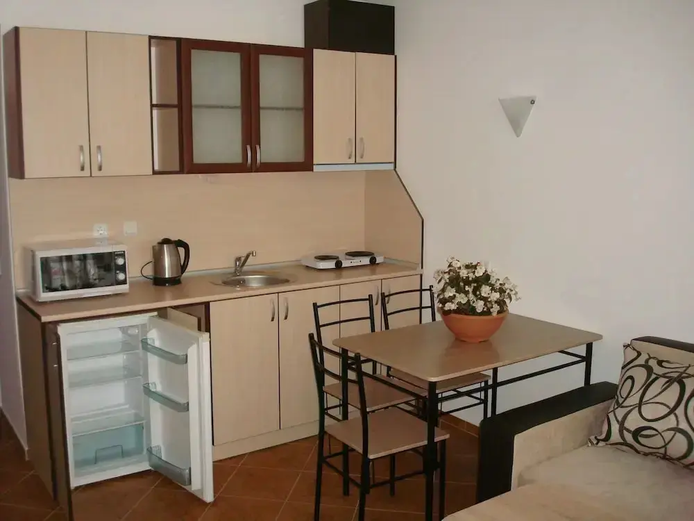 Солнечный берег: Saint Elena Apartcomplex