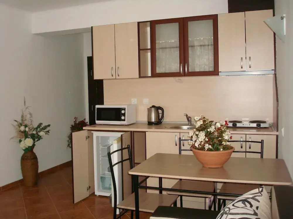 Солнечный берег: Saint Elena Apartcomplex