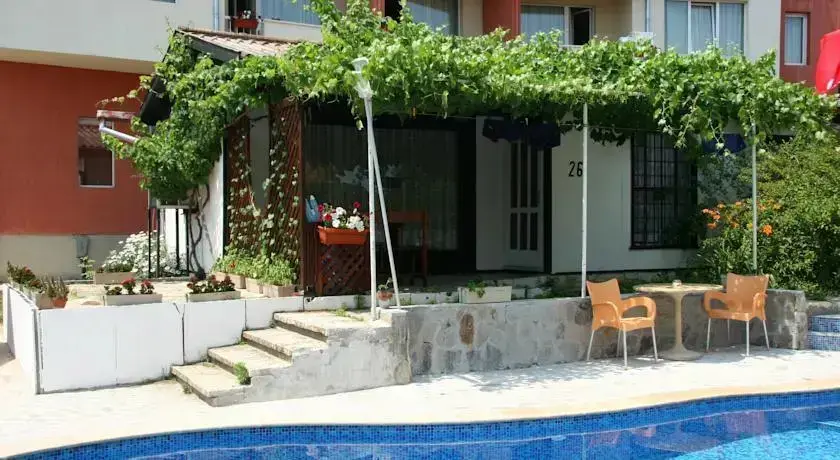 Варна: Efos Bungalows