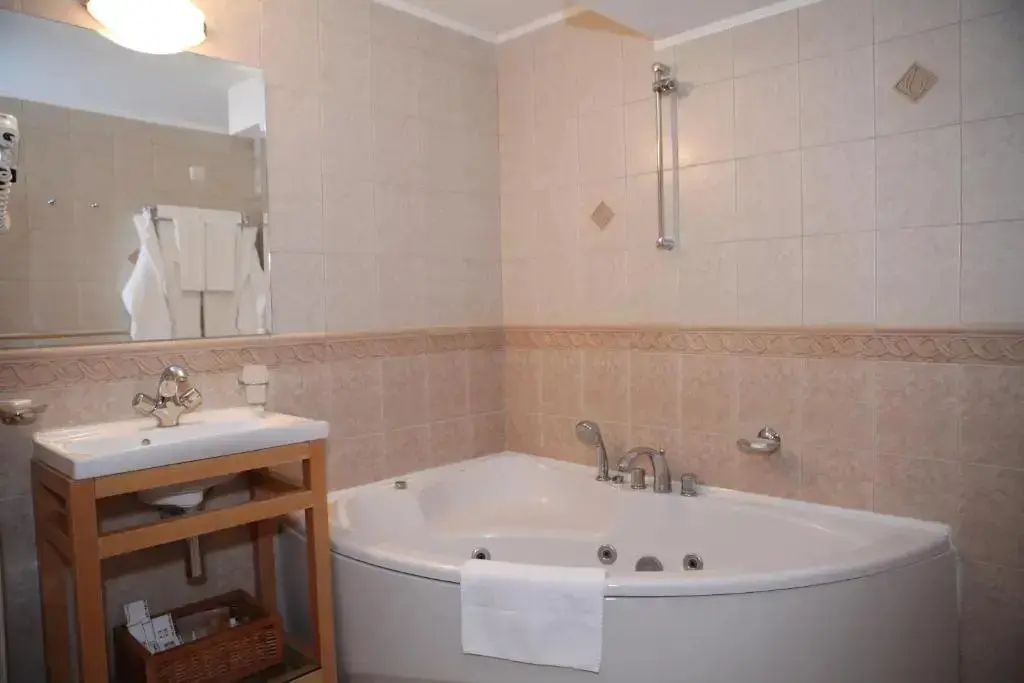 Карджали: Hotel Perperikon