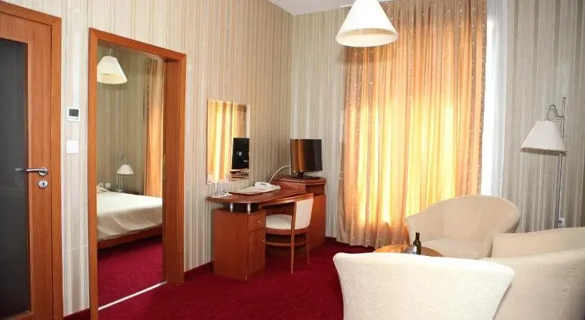 Карджали: Hotel Perperikon