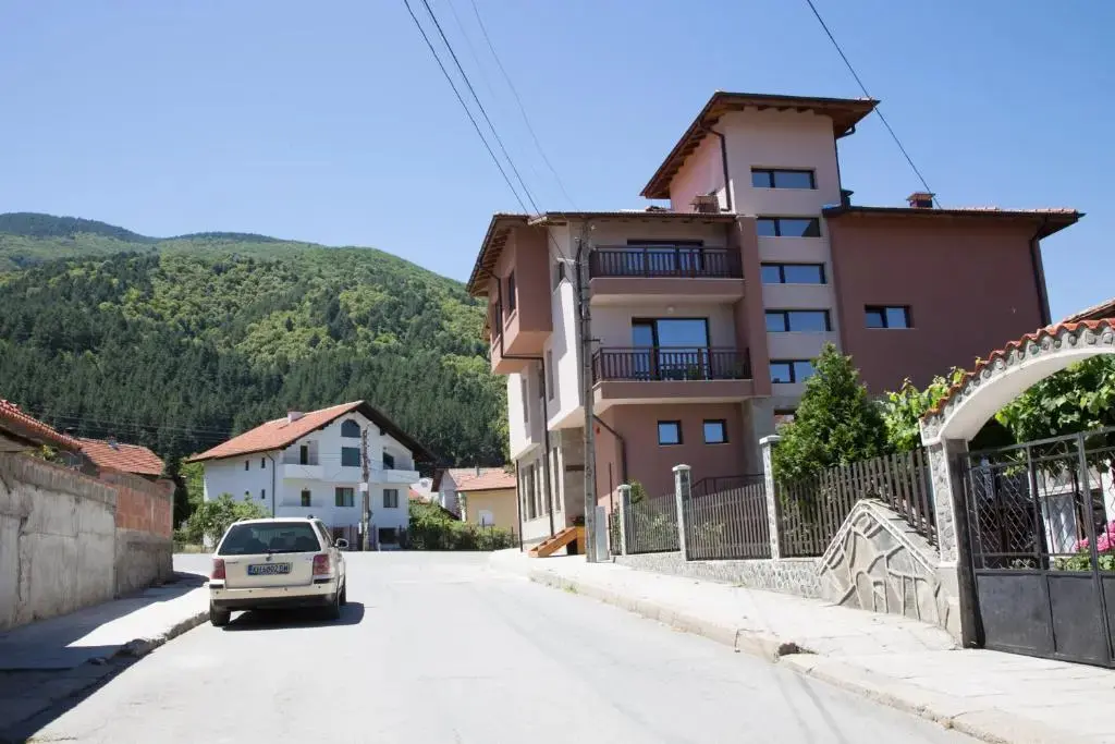 Сапарева баня: Sveti Nikola Family Hotel Sapareva Banya