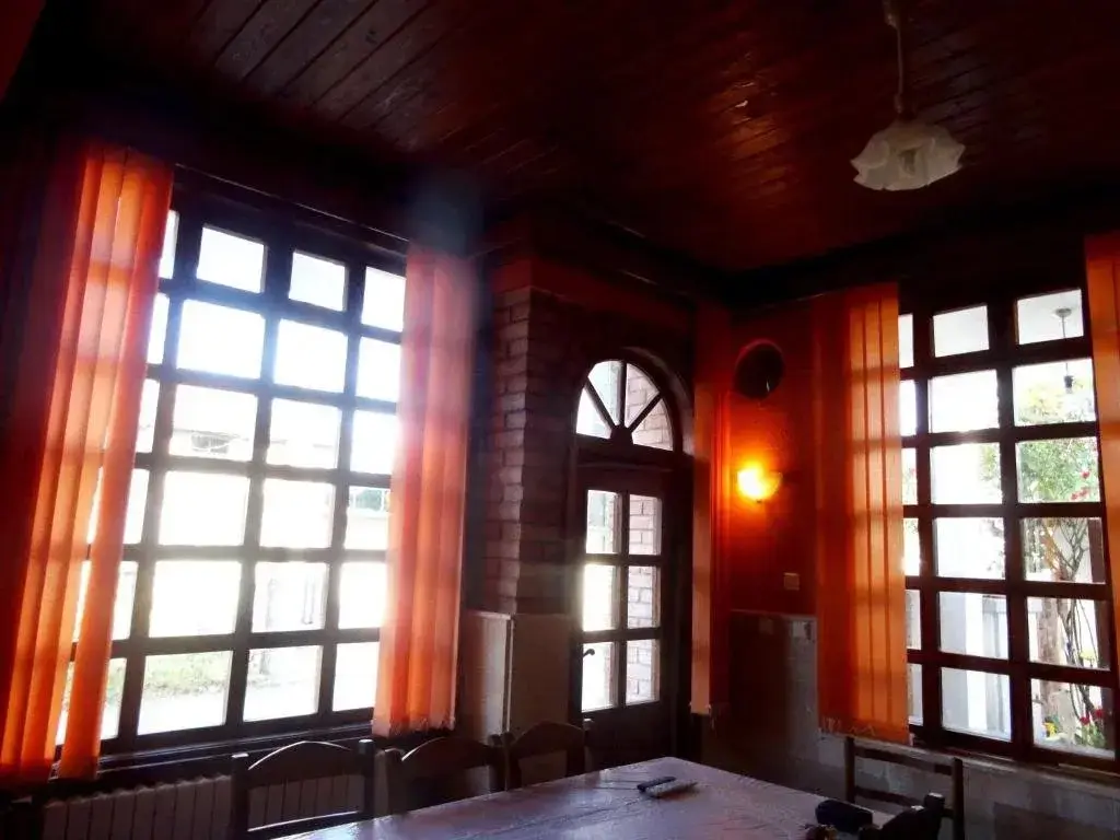 Павел-Баня: Family hotel Rose