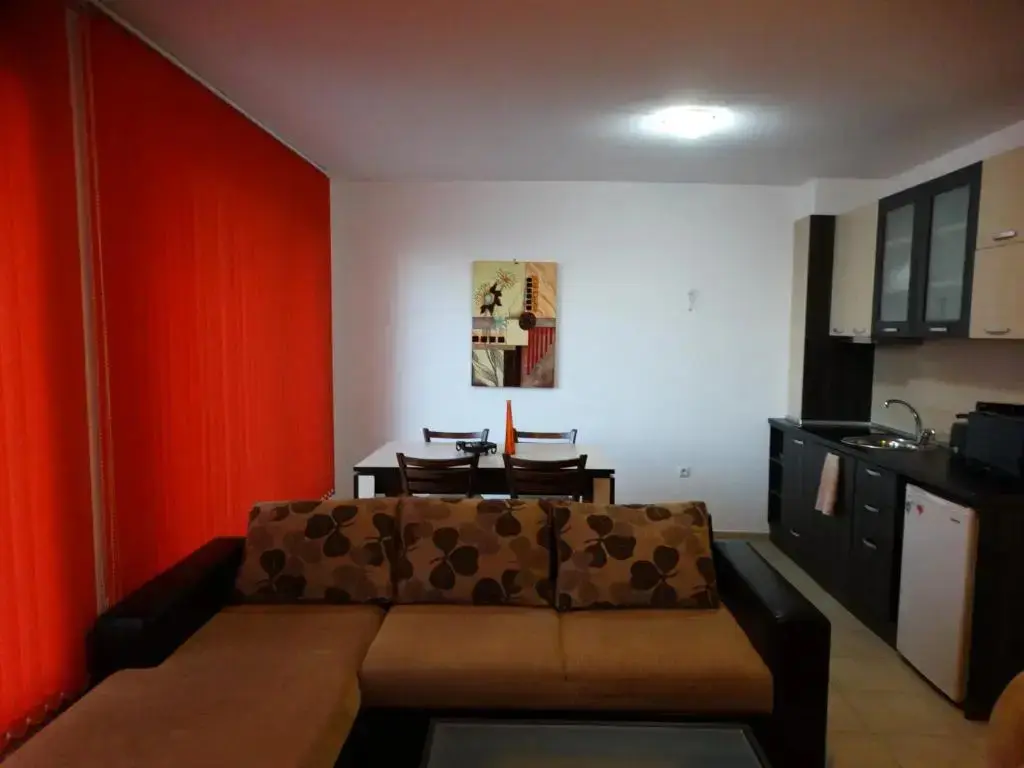 Поморие: Flat Lora Pomorie