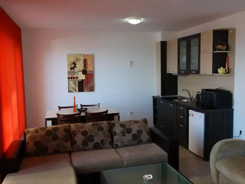 Поморие: Flat Lora Pomorie
