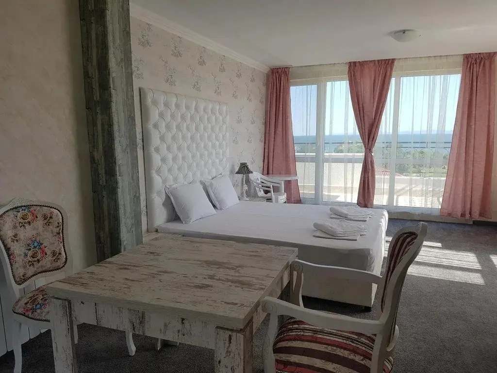 Ахелой: Family Hotel Provence
