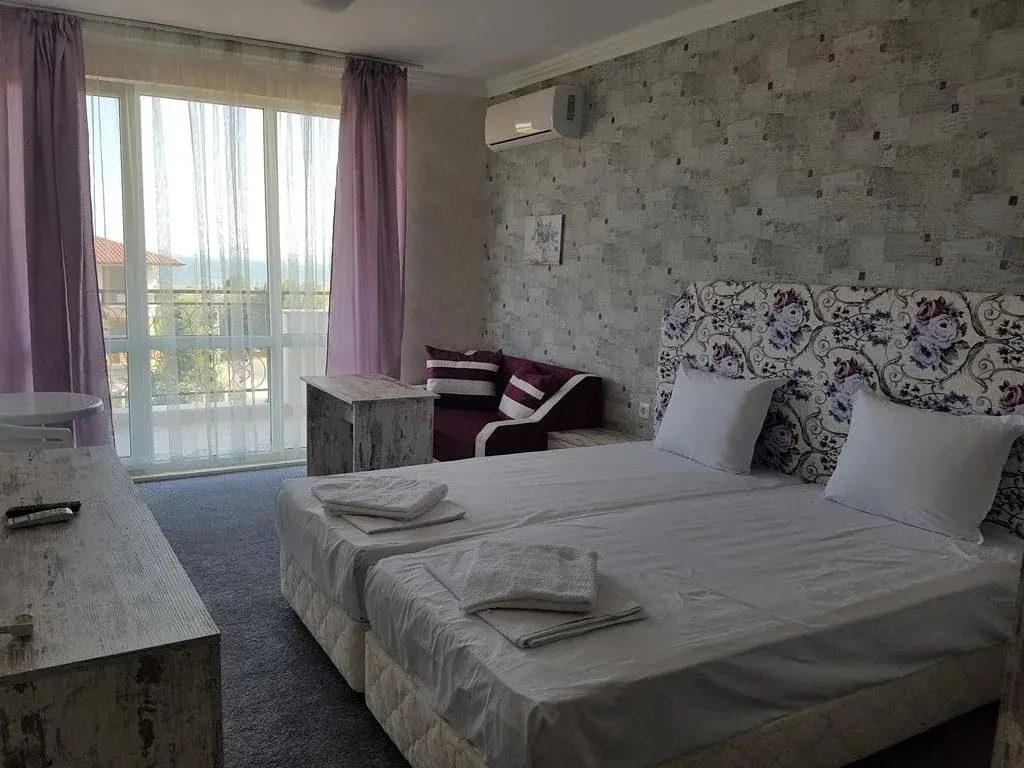 Ахелой: Family Hotel Provence