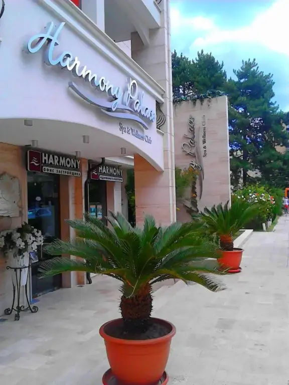 Солнечный берег: Apartments in Harmony Palace Apartcomplex