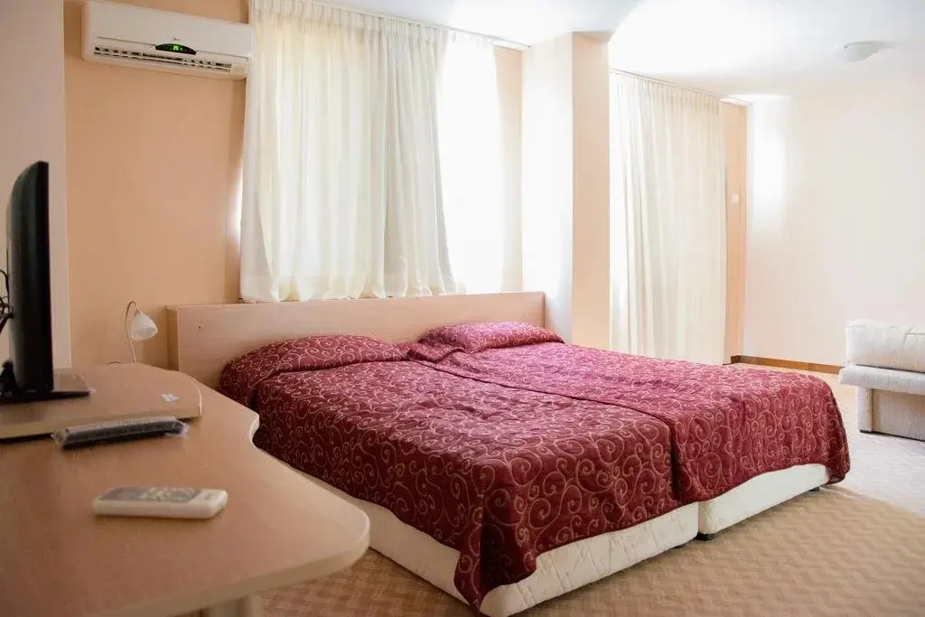 Черноморец: Hotel Debi