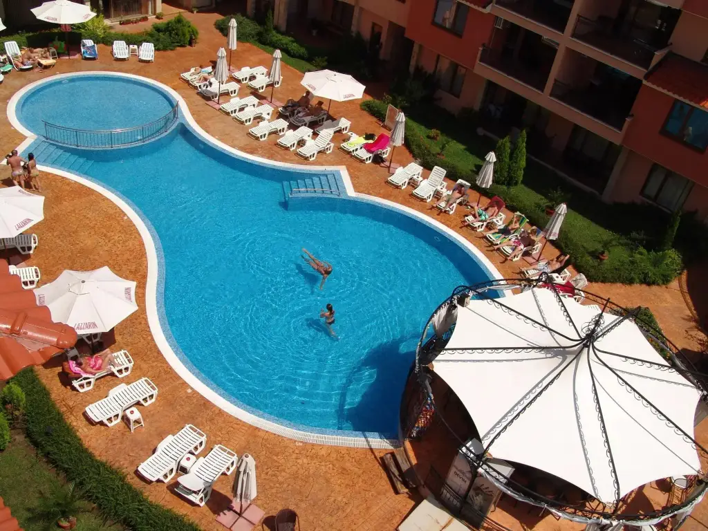 Цагери: Efir Holiday Village