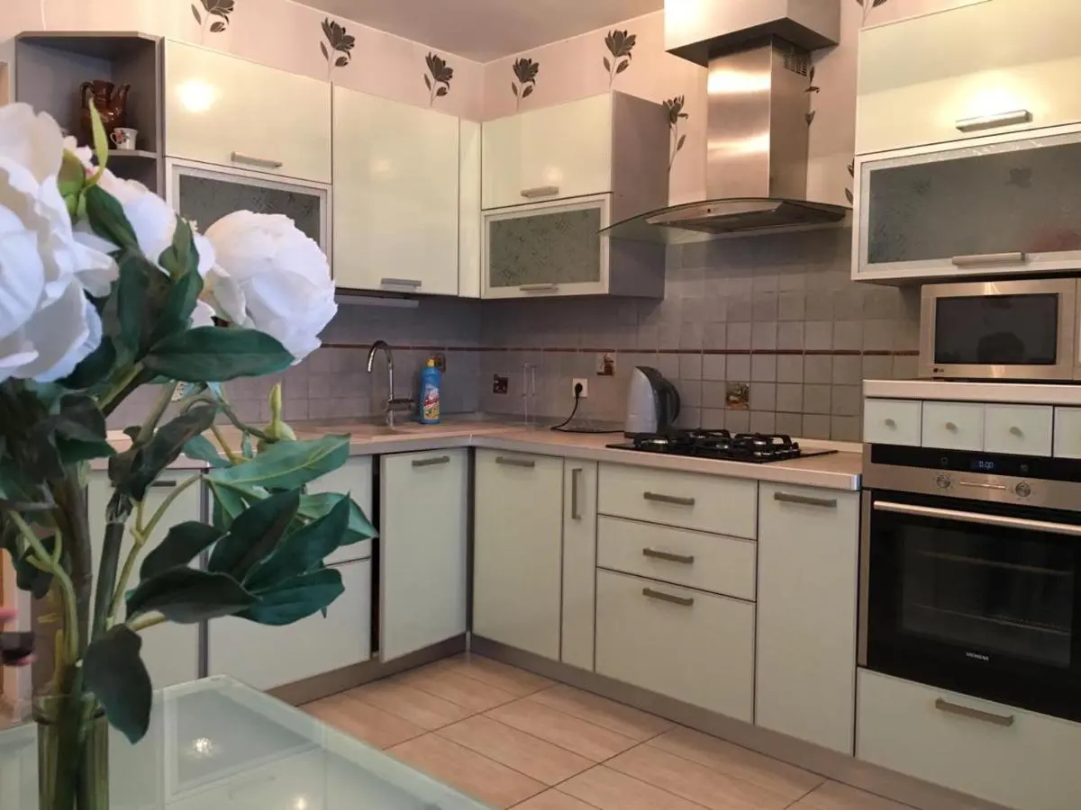 Уфа: 2-rooms Apartments in Centre