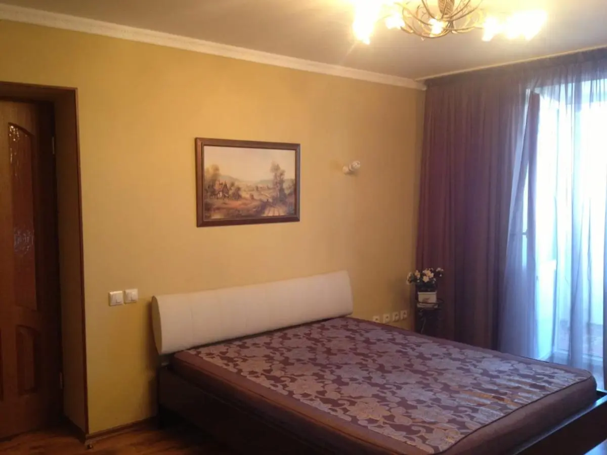 Уфа: 2-rooms Apartments in Centre