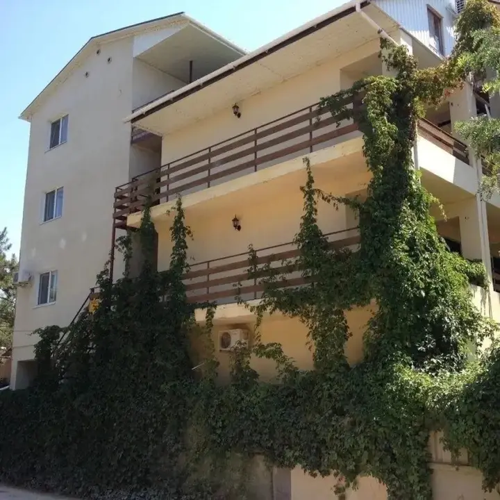 Саки: Guest House Uyutny Dvorik