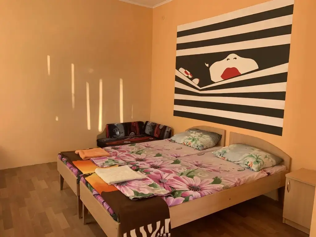 Саки: Guest House Uyutny Dvorik