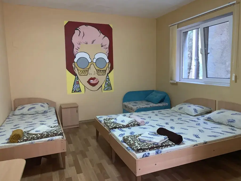 Саки: Guest House Uyutny Dvorik