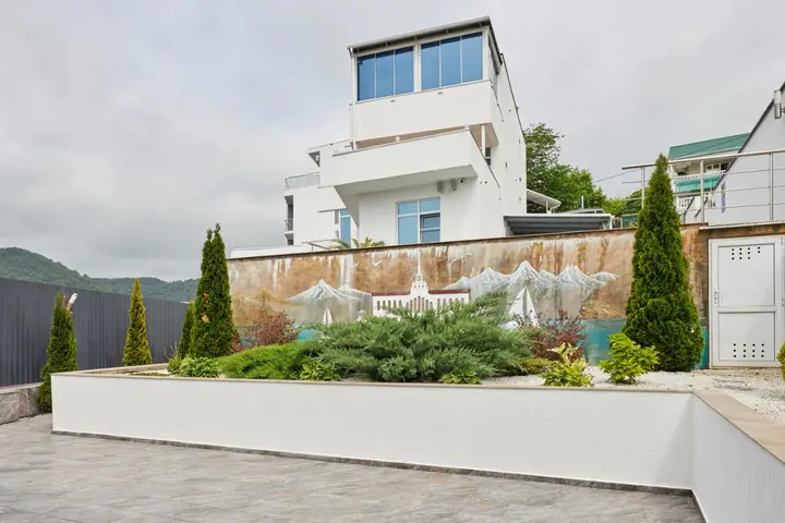 Лоо: White House