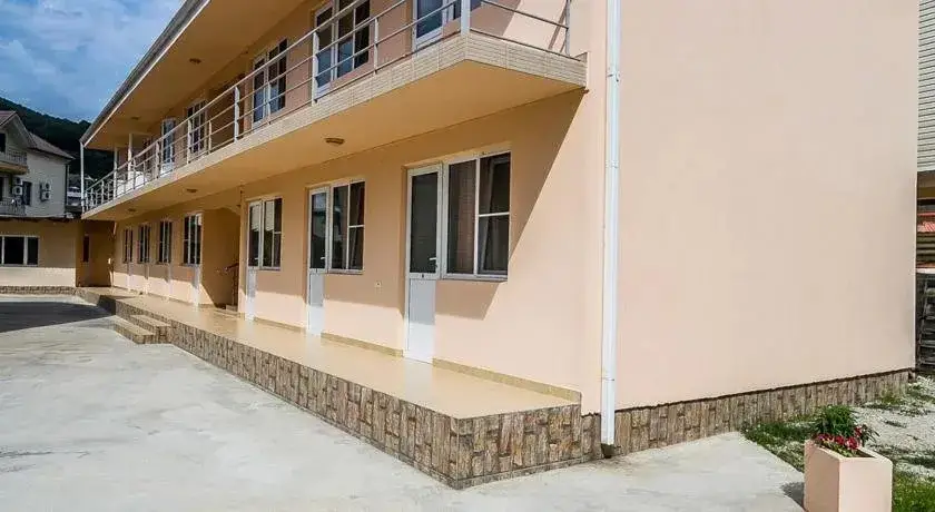 7 Fialok Guest House — фото 1