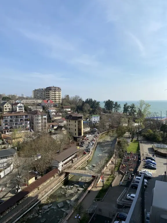 Сочи: Квартира Море при выходе из двора